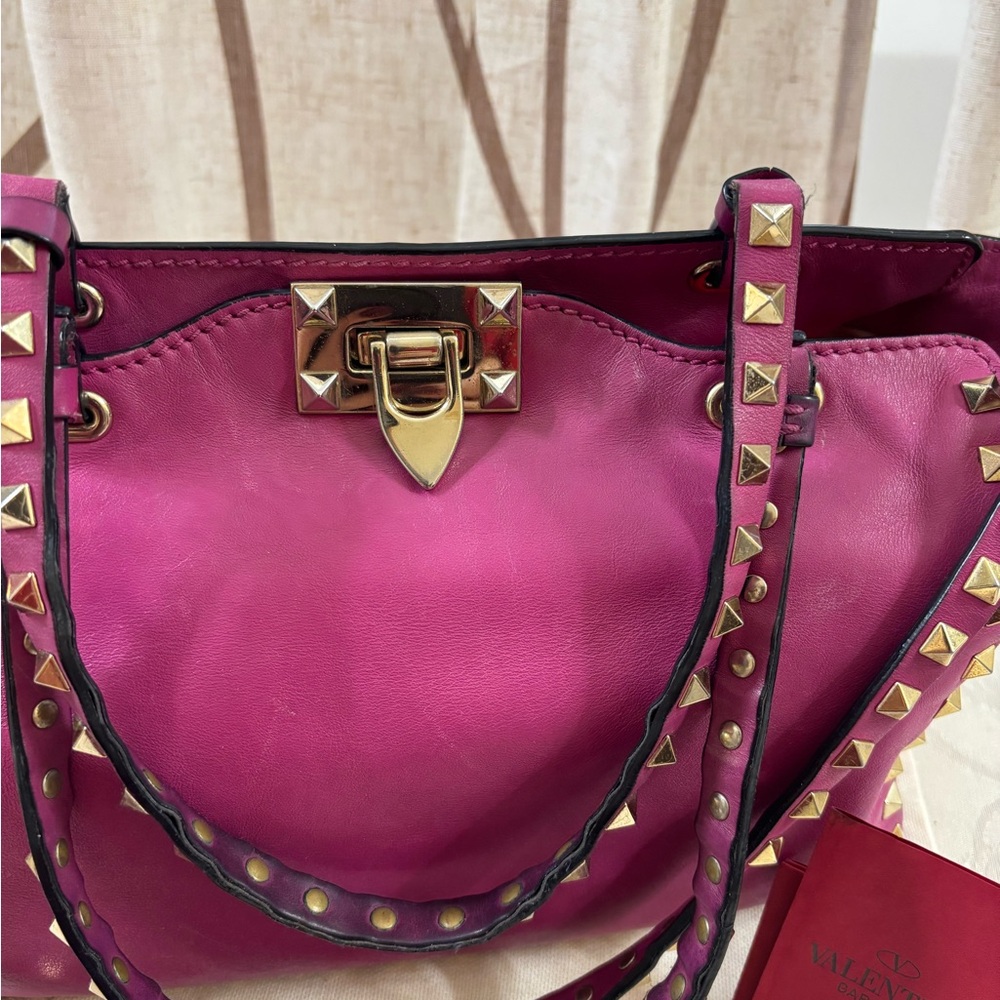 ๐ Valentino Garavani iconic 2 way tote bag๐ - Picture 4 of 14
